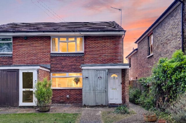 10 Concorde House, Green Lane, KT15 2TZ