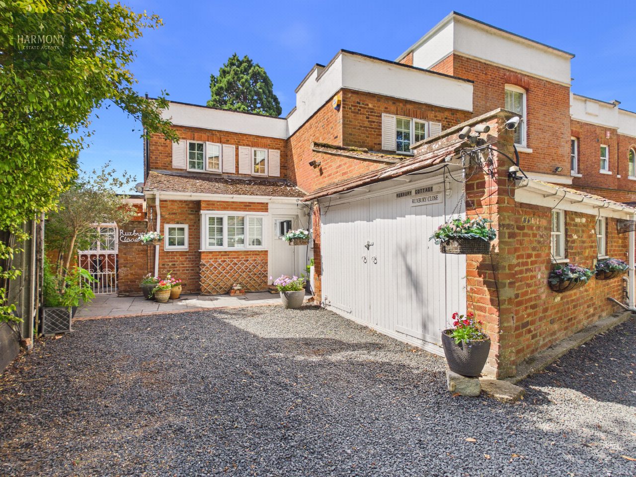 Ruxbury Cottage St Anns Hill Road, St Anns Hill Road, KT16 9NL