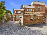 Ruxbury Cottage St Anns Hill Road, St Anns Hill Road, KT16 9NL
